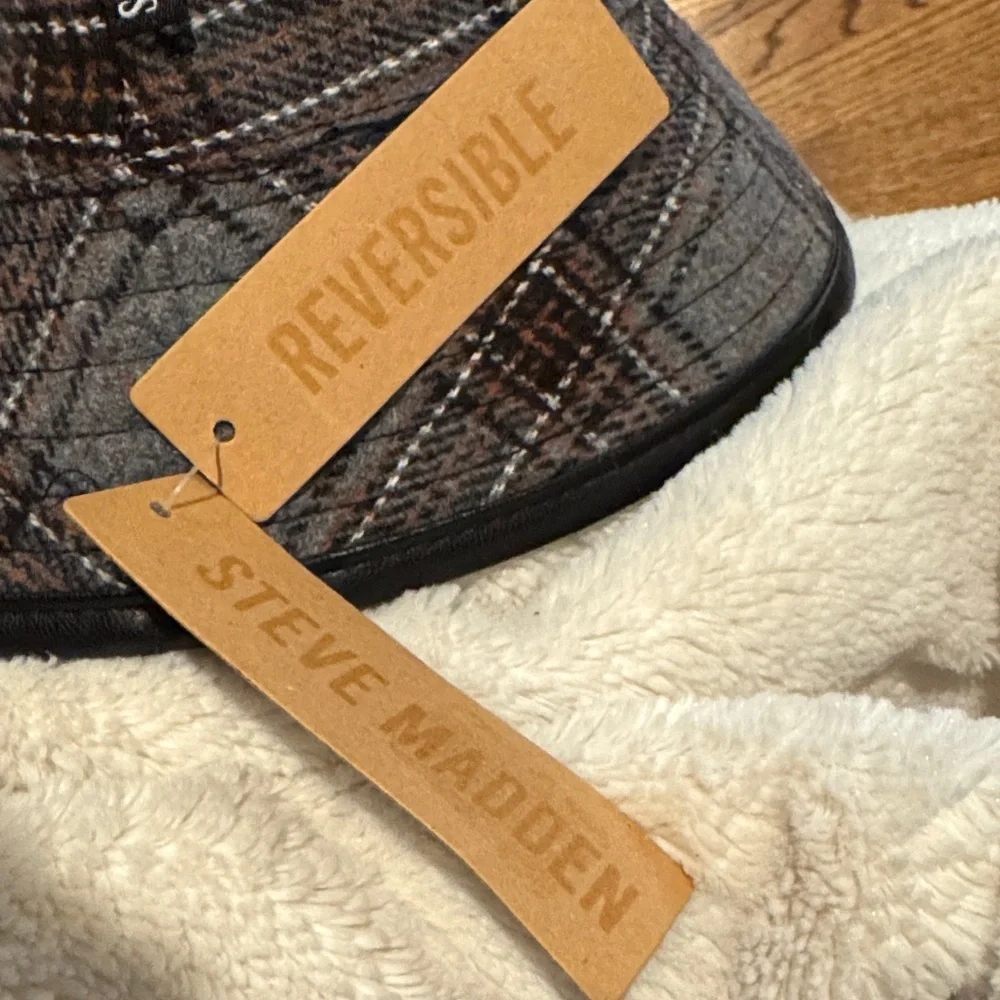 NWT Steve Madden Women’s Gray Plaid Reversible Bucket‎ Hat Gift Stocking Stuffer